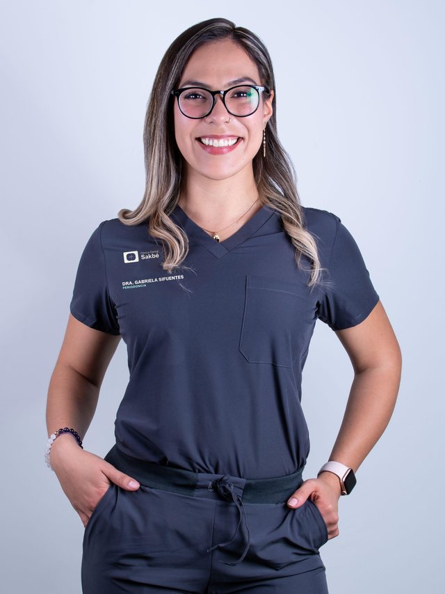 Dra. Gabriela Sifuentes, periodoncia e implantología en Clínica Dental Sakbé, Narvarte, CDMX